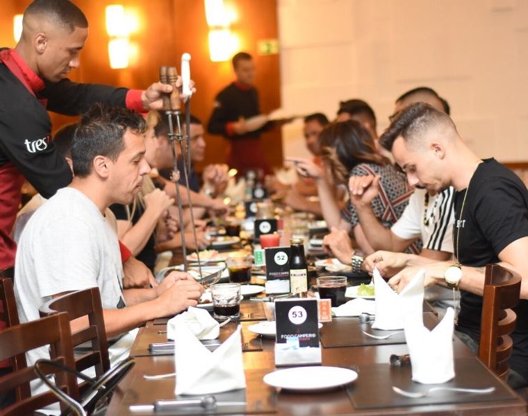 Churrascaria é opção mais em conta para confraternizações de fim de ano e o até para um mini wedding