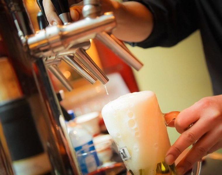 Beba do Quadrado mistura as notas de cerveja ao ritmo carnavalesco