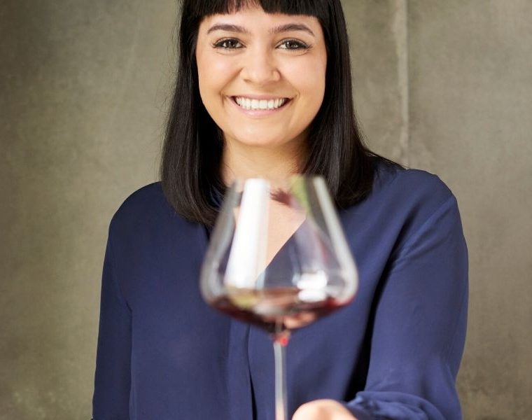Sommelière Ana Clara Carvalho indica vinhos e espumantes para comemorar o Dia da Mulher o mês inteiro
