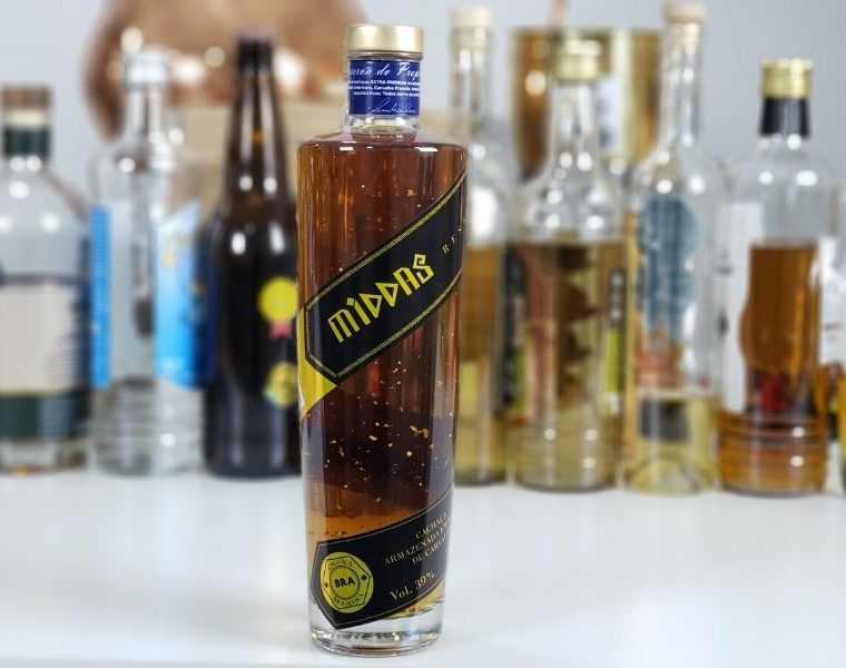 Middas lança primeira cachaça no Brasil produzida com madeira acácia