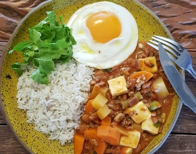 Receita de feijão com carne moída e legumes