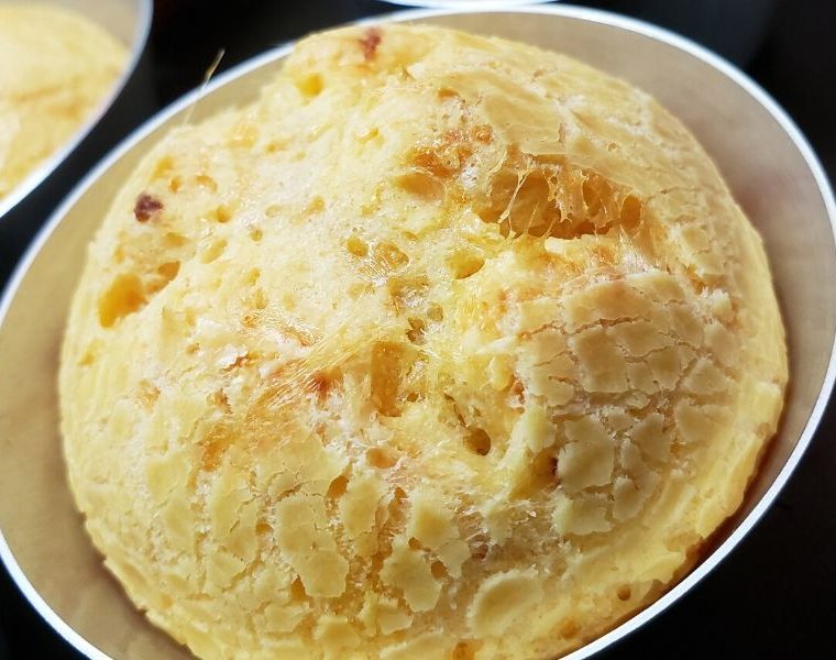 Receita de pão de queijo mineiríssimo com calabresa e pimenta biquinho